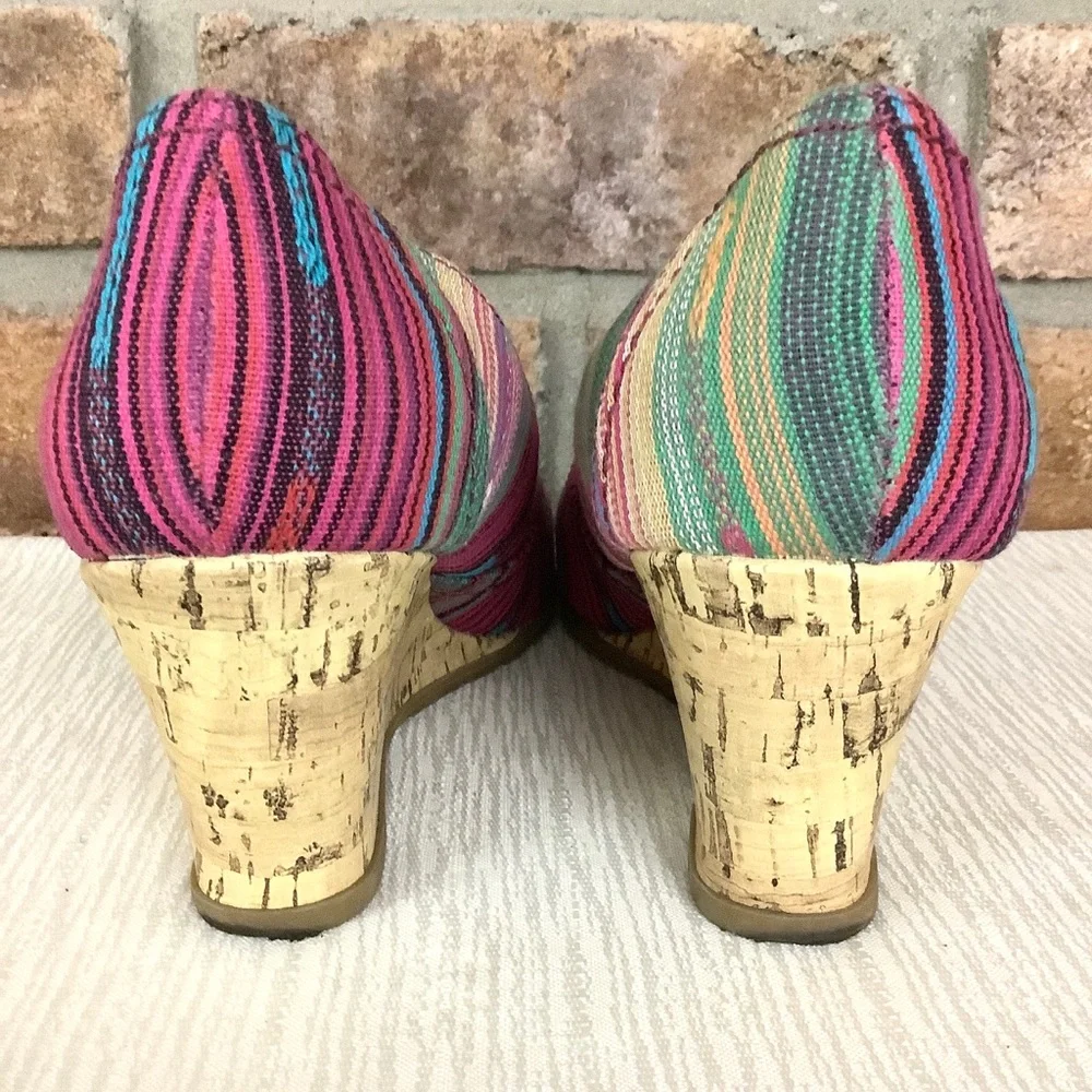 LIFE STRIDE “Velocity” Memory Foam Wedge Striped Sandals